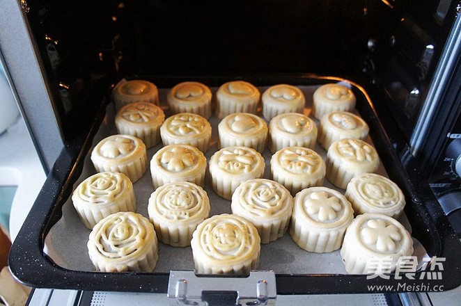 Suzi Stuffed Mooncakes recipe