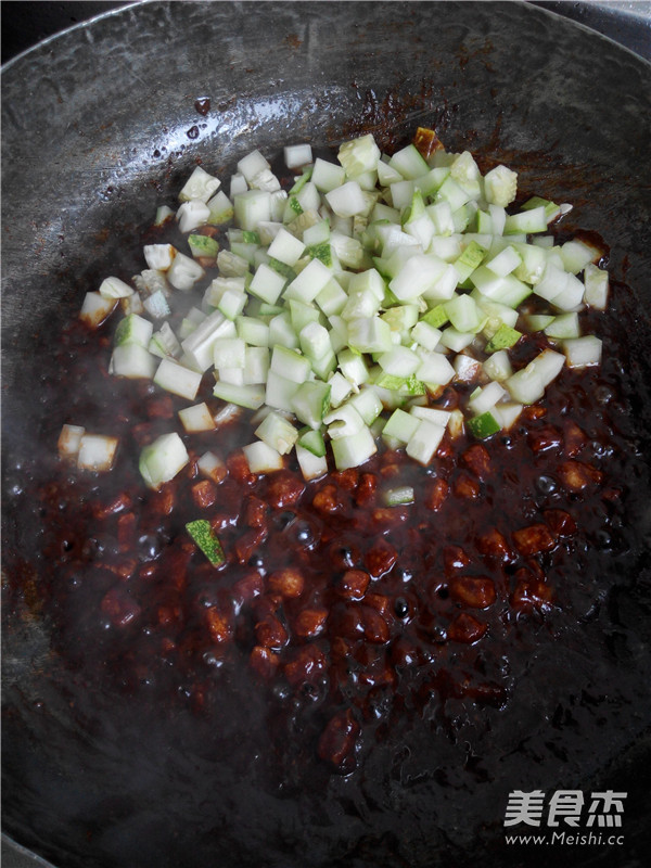 Noodles with Cucumber and Diced Pork recipe