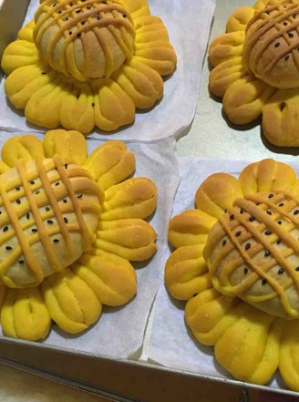 Sunflower Bean Paste Buns recipe