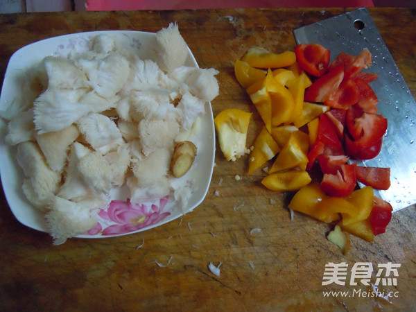 Stir-fried Beef Brisket with Hericium recipe