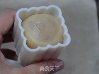 [cantonese-style Lotus Seed Paste Egg Yolk Mooncakes] Challenge The Most Classic Cantonese-style Mooncakes recipe