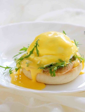 Eggs Benedict (with English Muffins) recipe