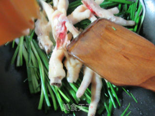 Braised Chicken Feet with Chives recipe