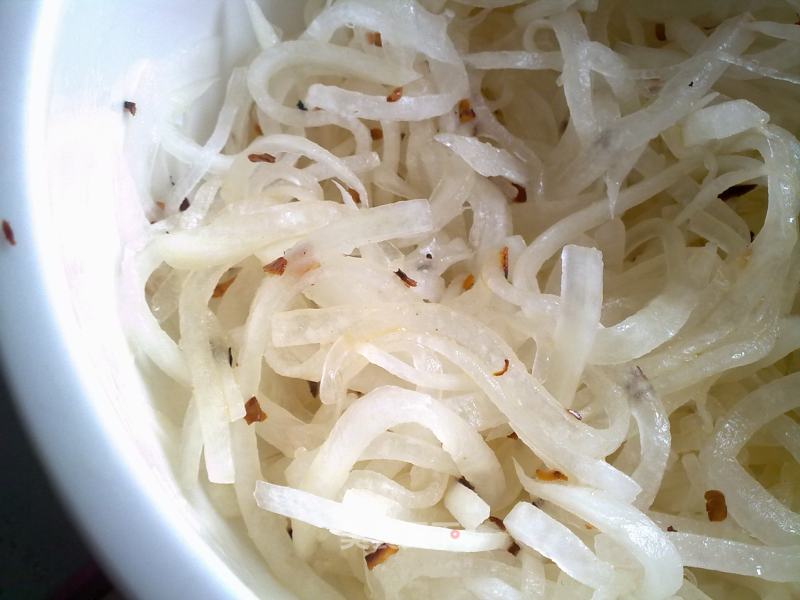 Red and White Collocation-pepper Fragrant Radish Shreds recipe