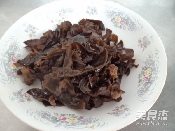 Black Fungus Mixed with Melon Peel recipe