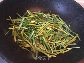 Stir-fried Artemisia recipe