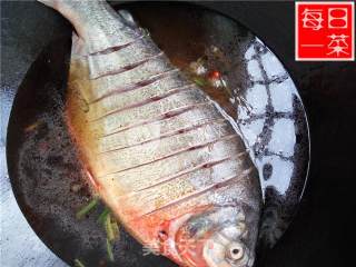 Caibaobao's One Dish A Day: Making Braised Fish recipe
