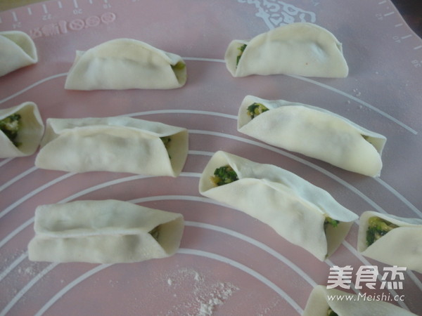 Corner Melon and Chive Pot Stickers recipe