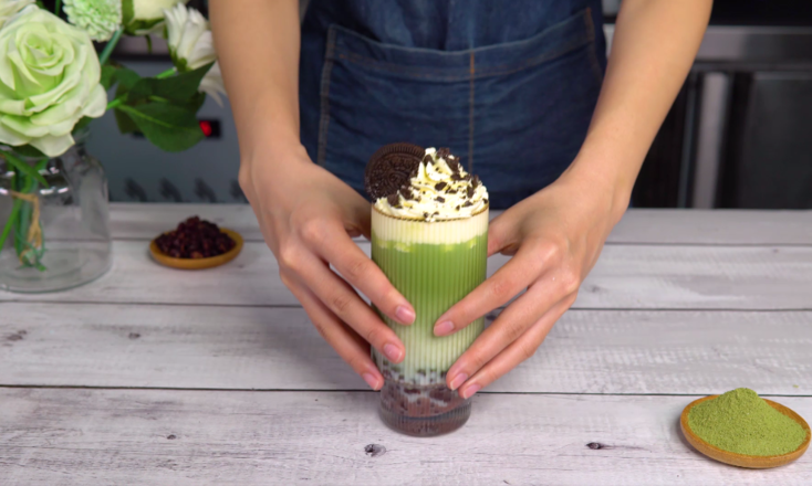 Hot Drinks in Winter: Oreo Matcha Latte recipe