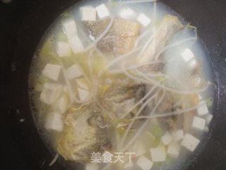 Yellow Croaker Tofu Soup recipe