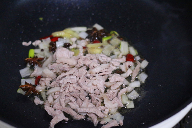 Fried Noodles with Shredded Pork recipe