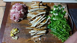 Meat Dishes—shredded Pork with Green Pepper and Dried Beans recipe