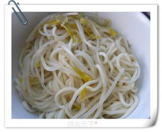 Mustard and Pork Noodles with Fungus recipe