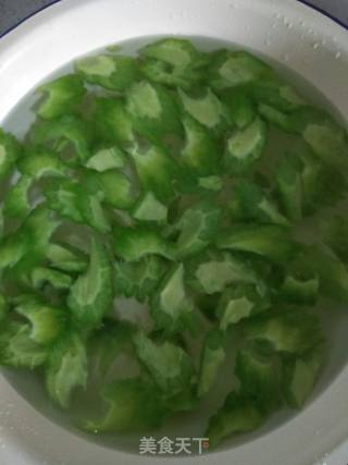 Scrambled Eggs with Bitter Gourd Slices recipe