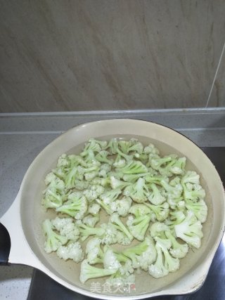 Stir-fried Cauliflower with Tomatoes recipe