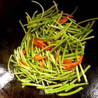 Stir-fried Artemisia recipe