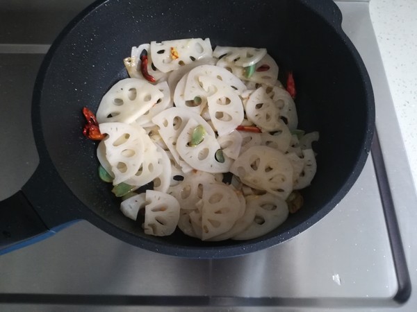 Stir-fried Lotus Root with Laba Garlic recipe