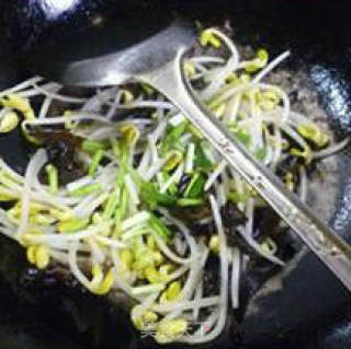 Stir-fried Soybean Sprouts with Black Fungus recipe