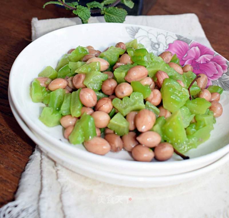 Mustard-flavored Bitter Gourd and Peanuts