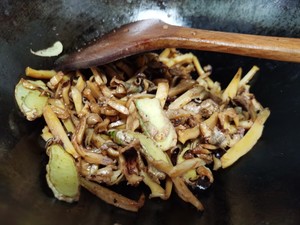 Stewed Cuttlefish Ribs Soup Like Chicken Soup (nourishing Yin and Blood, Standing Soup for The Champion of Staying Up Late) recipe