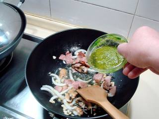 Stir-fried Pasta with Green Sauce recipe