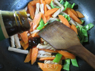 Stir-fried Bean Tendons with Green Peppers and Carrots recipe