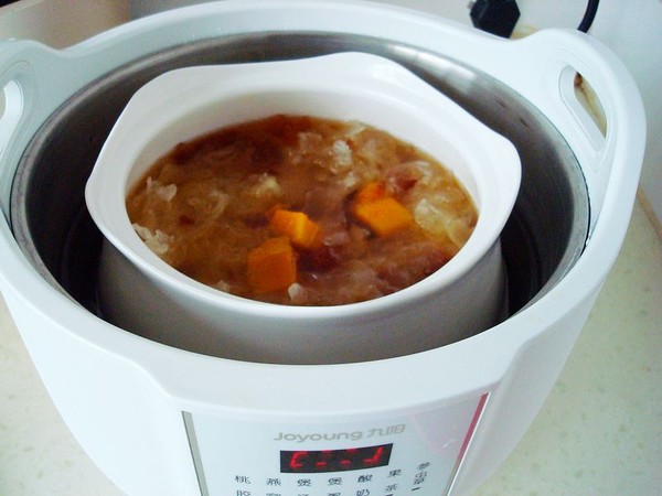 Peach Gum White Fungus Soup recipe