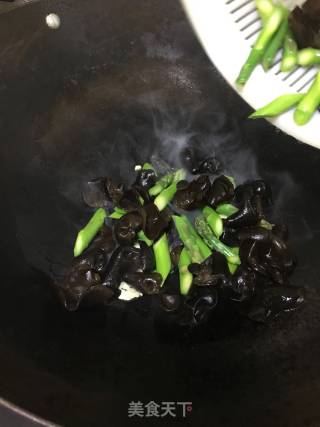 Fried Fungus with Fresh Lily recipe