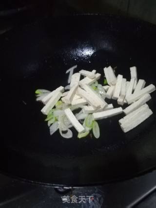 Stir-fried Tofu with Parsley recipe