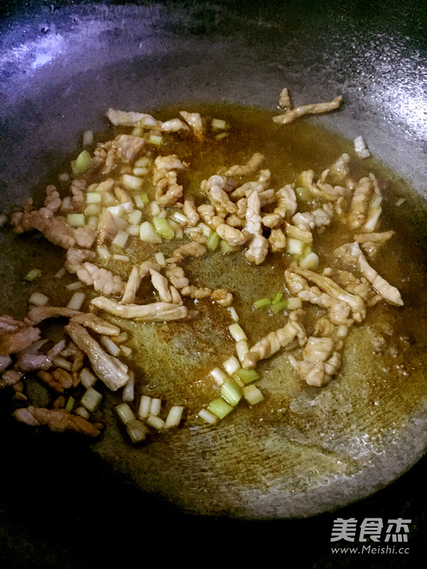 Fried Pork with Pea Sprouts recipe