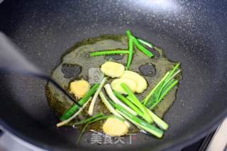 Braised Pork Wanwan with Peanuts recipe