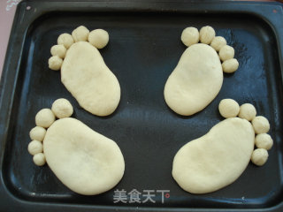 Cute Little Feet Bread recipe