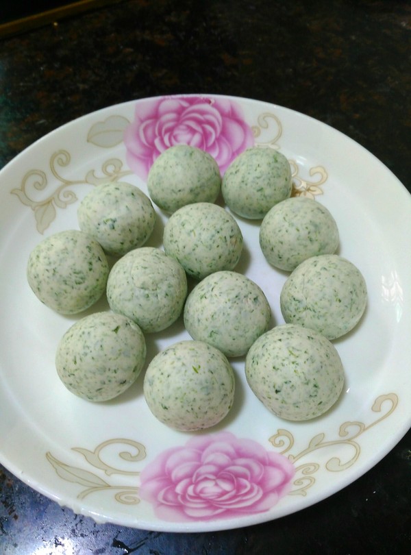 Salty Glutinous Rice Balls with Chinese Mugwort Leaves recipe