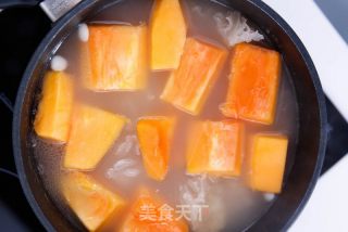 Autumn Beauty Soup-braised Pork Ribs with Papaya and Tremella recipe
