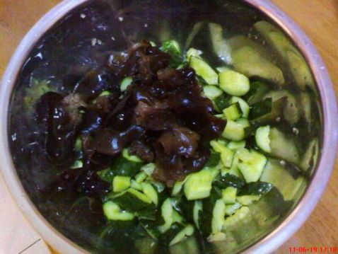 Fungus Mixed with Cucumber recipe