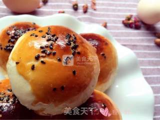 Mooncakes with Egg Yolk and Lotus Seed Paste recipe