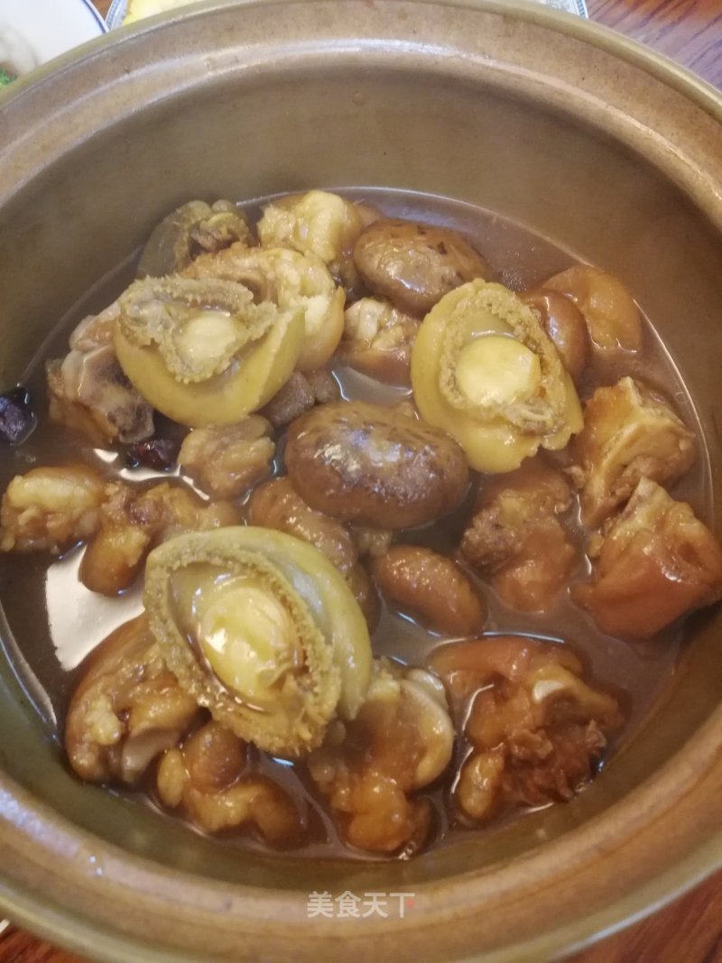 Fish and Mushroom Pork Knuckle Pot