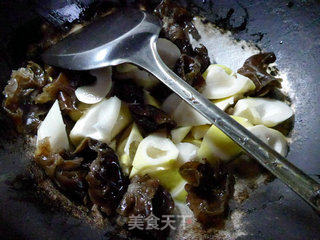 Black Fungus Roasted Bamboo Shoots recipe