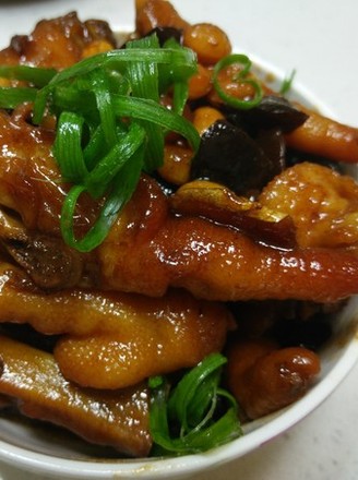 Braised Chicken Feet with Kelp and Soy Beans