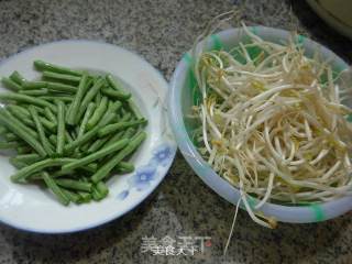 Fried Mung Bean Sprouts with Beans recipe