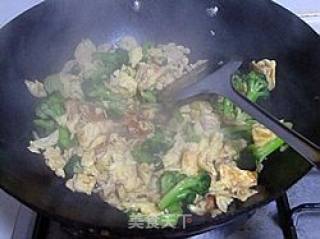 Scrambled Eggs with Broccoli recipe