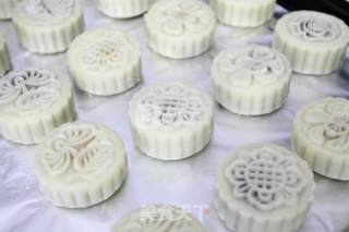 Cantonese Egg Yolk Mooncake recipe