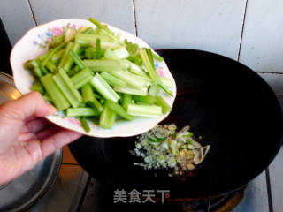 Stir-fried Celery Shredded Pork with Sauce recipe