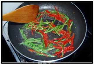 Stir-fried Lotus Root with Green and Red Pepper recipe