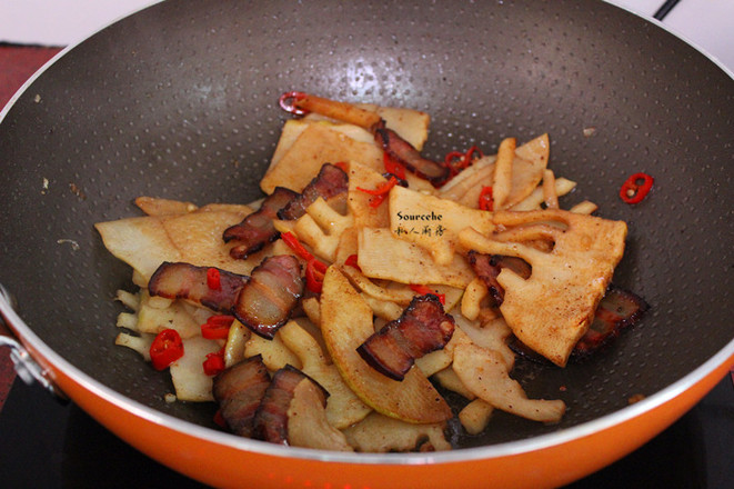 Stir-fried Bacon with Bamboo Shoots recipe