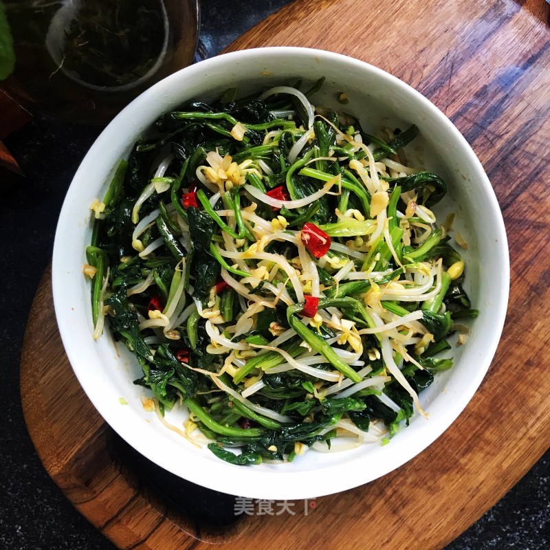 Spinach Mixed with Small Bean Sprouts recipe