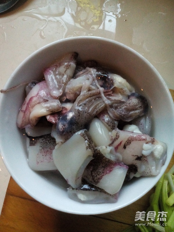 Stir-fried Pentube Fish with Garlic and Yellow recipe