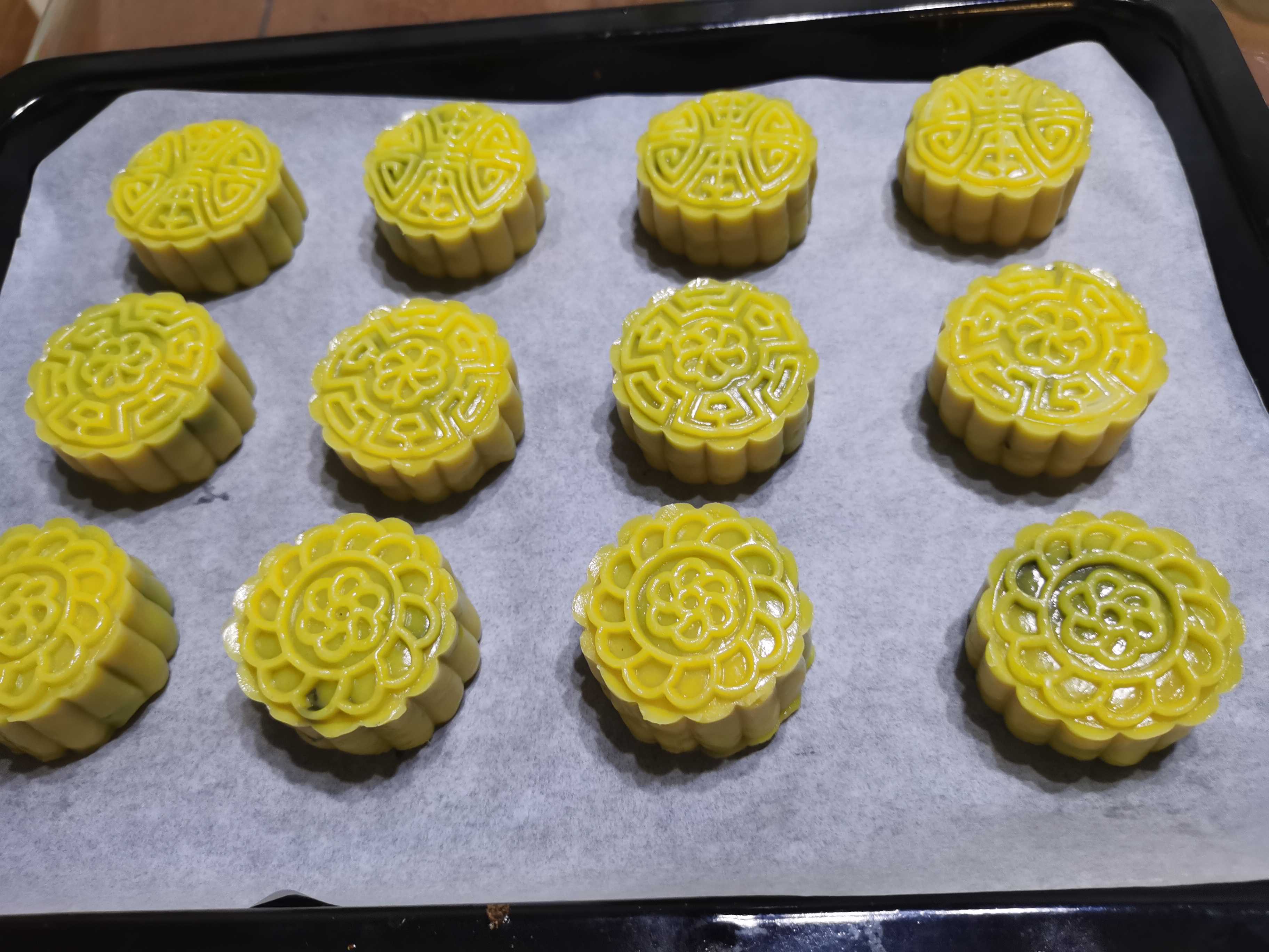 Homemade Mooncakes with Black Sesame Filling recipe