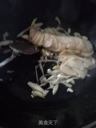 Fried Pleurotus Eryngii with Lettuce Leaves recipe