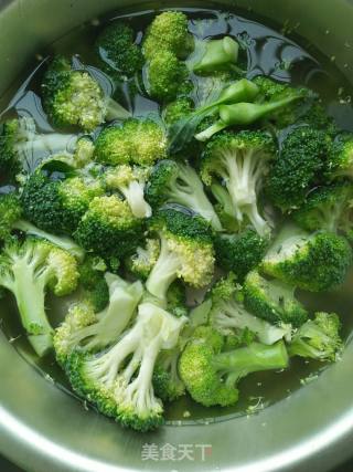 Fire Chrysanthemum Meets Broccoli recipe